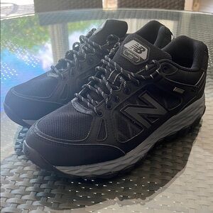 New Balance Men's Black Athletic Shoes